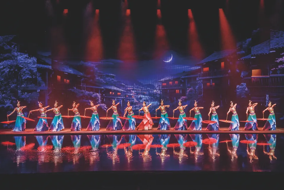 Reflections, group dance and street scenery on the Romance of Zhangjiajie stage